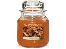 Vonná svíčka Yankee Candle Cinnamon Stick Classic střední